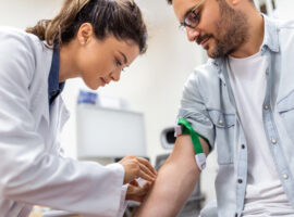 3 análisis de rutina que debes realizarte para cuidar tu salud